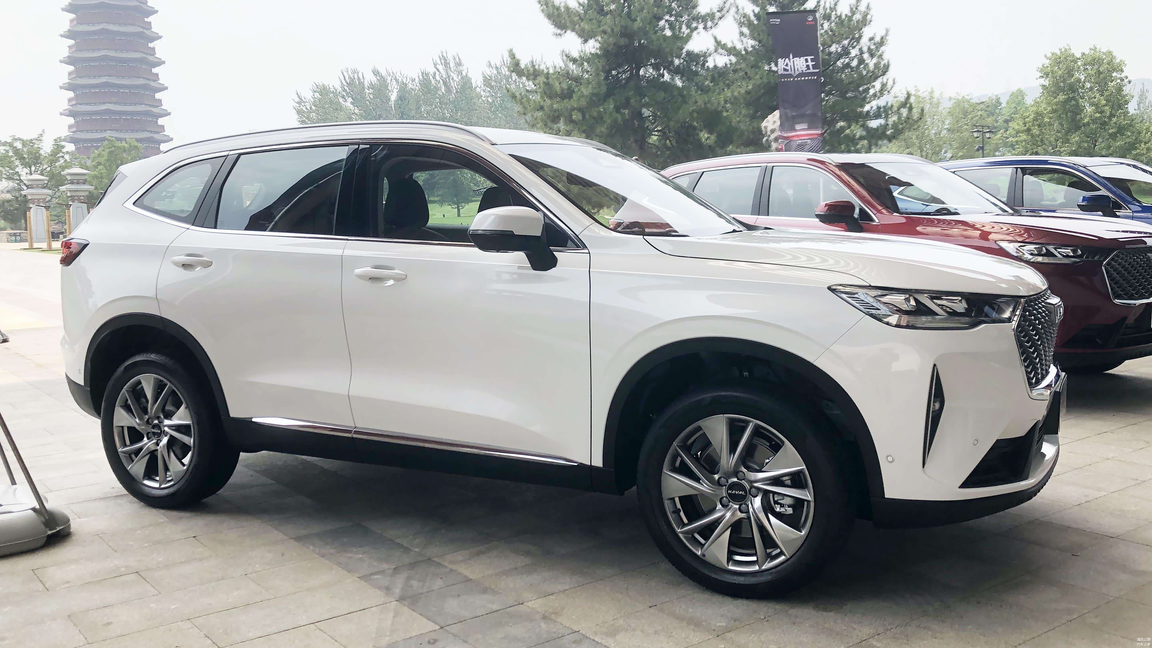 Haval H6 side view