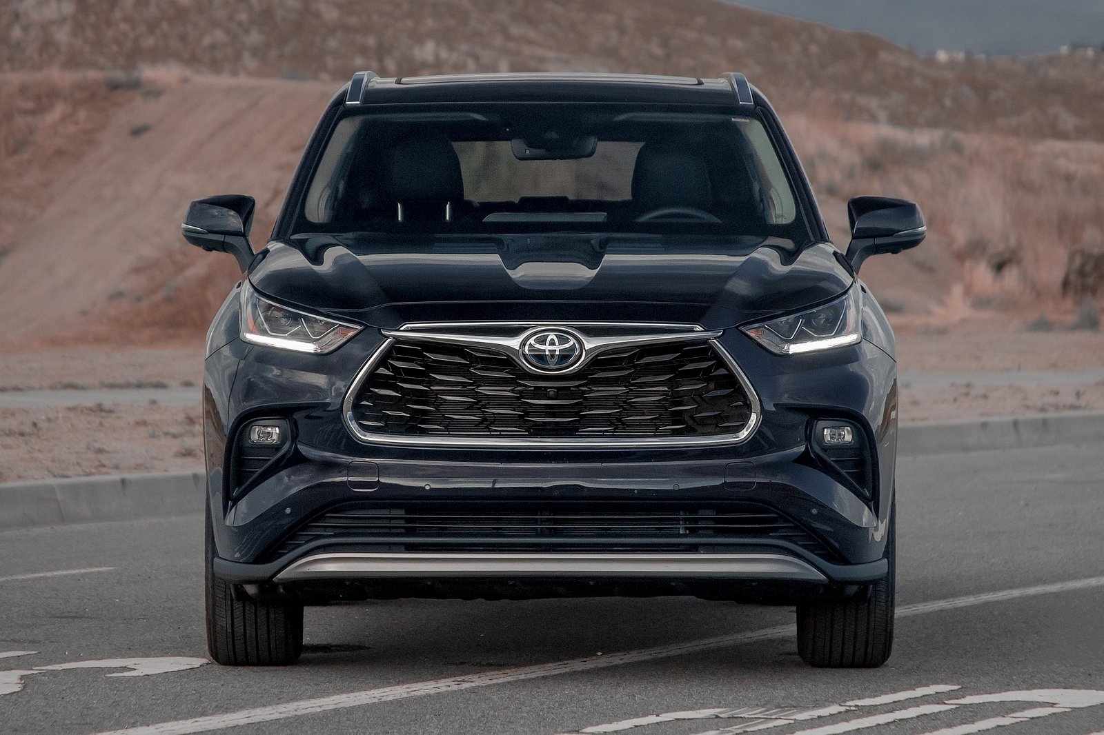Toyota Highlander front view