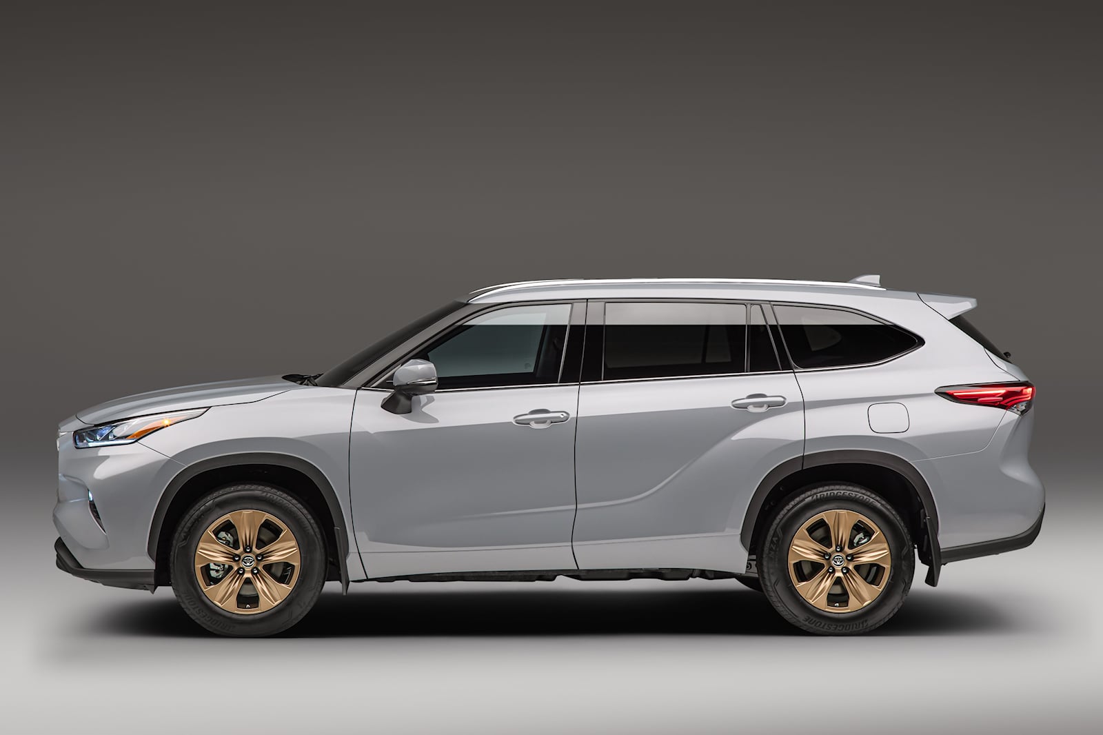 Toyota Highlander side view