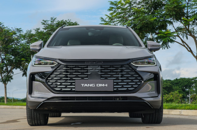BYD Tang DM-i front view