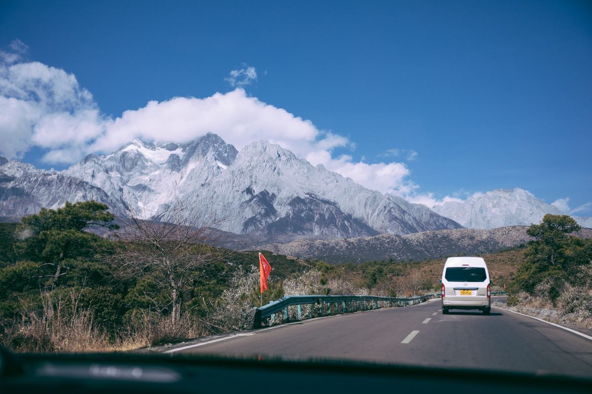 Rent a Car in China: Complete Self-Drive Guide (2026)