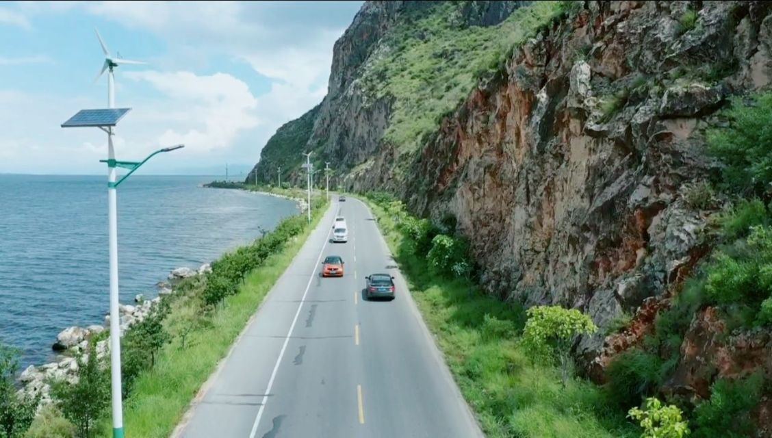 Loop road around Erhai lake