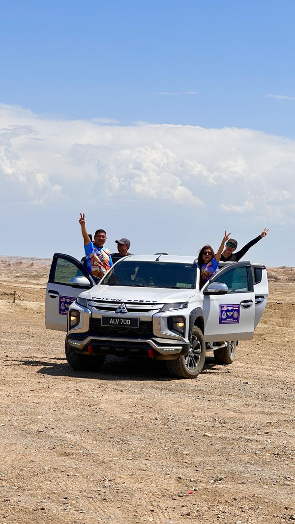Team photo of the border convoy